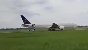 Pesawat Saudi Airlines mendarat darurat di Bandara Kualanamu usai mendapat teror bom