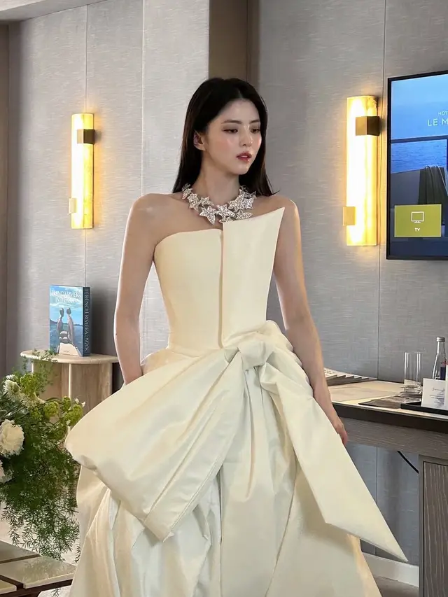 Han So Hee di Festival Film Cannes 2025. [@suhwa22]