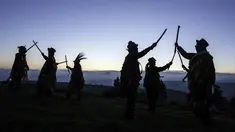 Anggota Powderkeg Morris Dancers menari di atas Windgather Rocks di High Peak di Derbyshire sebelum matahari terbit (1/5). Mereka melakukan tarian tahunan sebagai bagian dari festival Celtic kuno. (AFP Photo/Lindsey Parnaby)