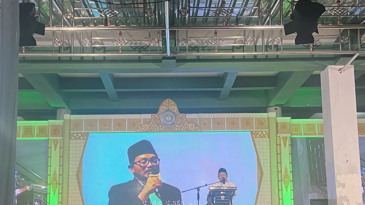 Calon wakil presiden (Capres) nomor urut 1, Muhaimin Iskandar (Gus Imin) hadir langsung dalam acara Haul KH. M. Bishri Syansuri ke-45.