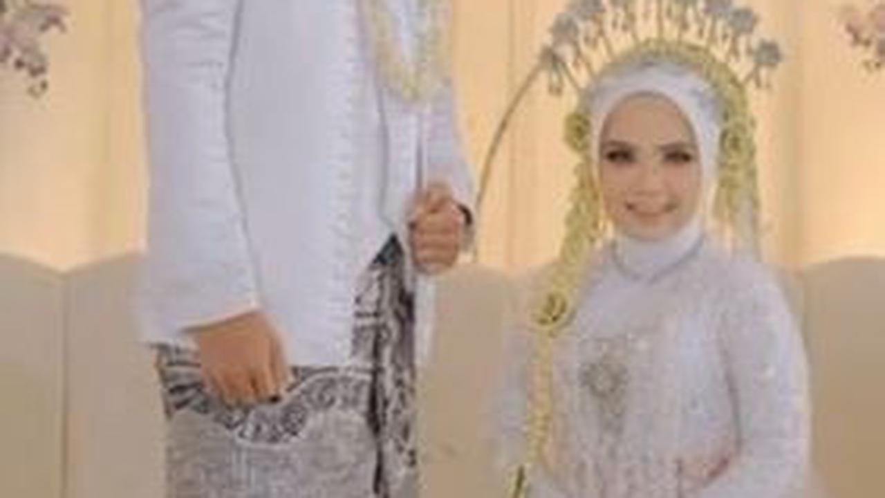 Terpaut usia 7 tahun, kisah cinta pria dengan guru SMAnya pun viral di media sosial.