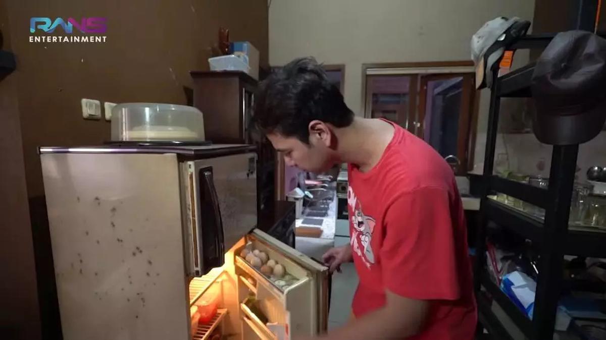 Seluas 1.000 Meter, 5 Potret Dapur Sederhana Rumah Masa Kecil Raffi Ahmad - Perabot Jadul & Masih Pertahankan Keasliannya