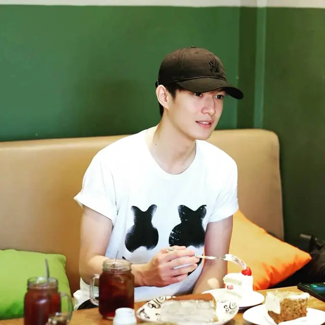 Viral Video Tukang Servis AC Bak Idol KPop yang Curi Perhatian, Ini 6 Potretnya