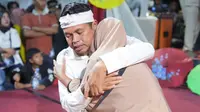 Momen haru di kegiatan Safari Cinta KDM untuk Prabowo Subianto Pemimpin Istimewa di Desa Mekargalih, Kecamatan Jatiluhur, Kabupaten Purwakarta, Selasa (26/9/2023). Foto (Istimewa)