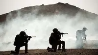 Sekitar 1.600 tentara Inggris terlibat dalam latihan di sebuah gurun di Yordania pada Maret lalu (SWNS/Daily Mail)