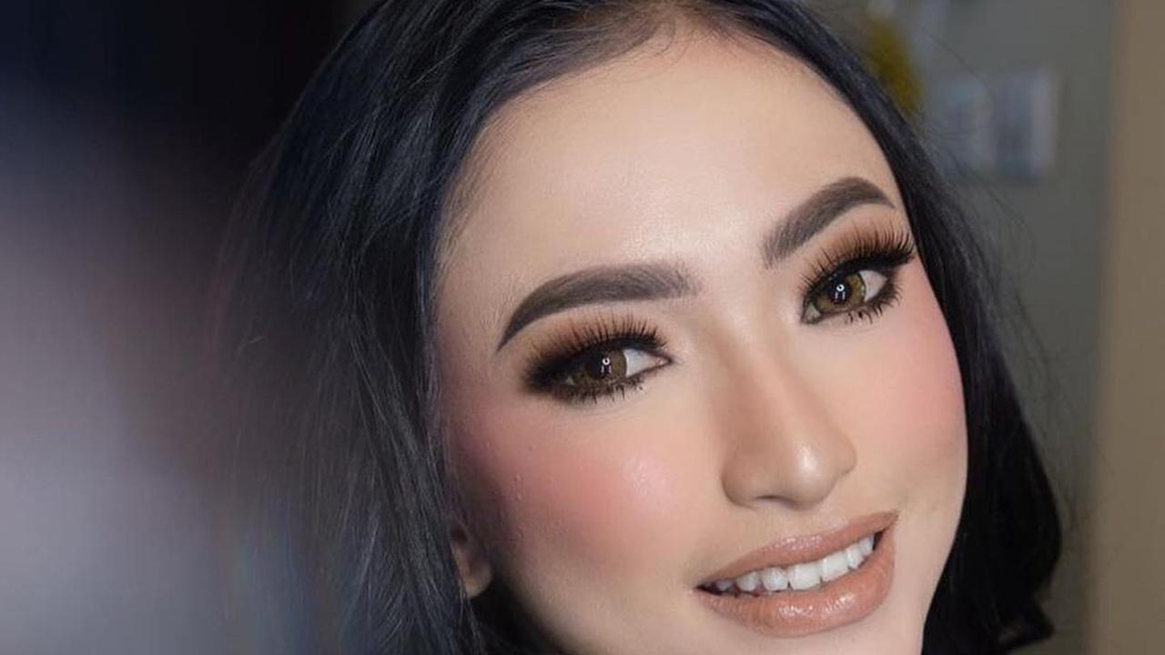 Amel Alvi memperkenalkan nama barunya, Mel Ara (https://www.instagram.com/p/B2q0YovlzGn/)