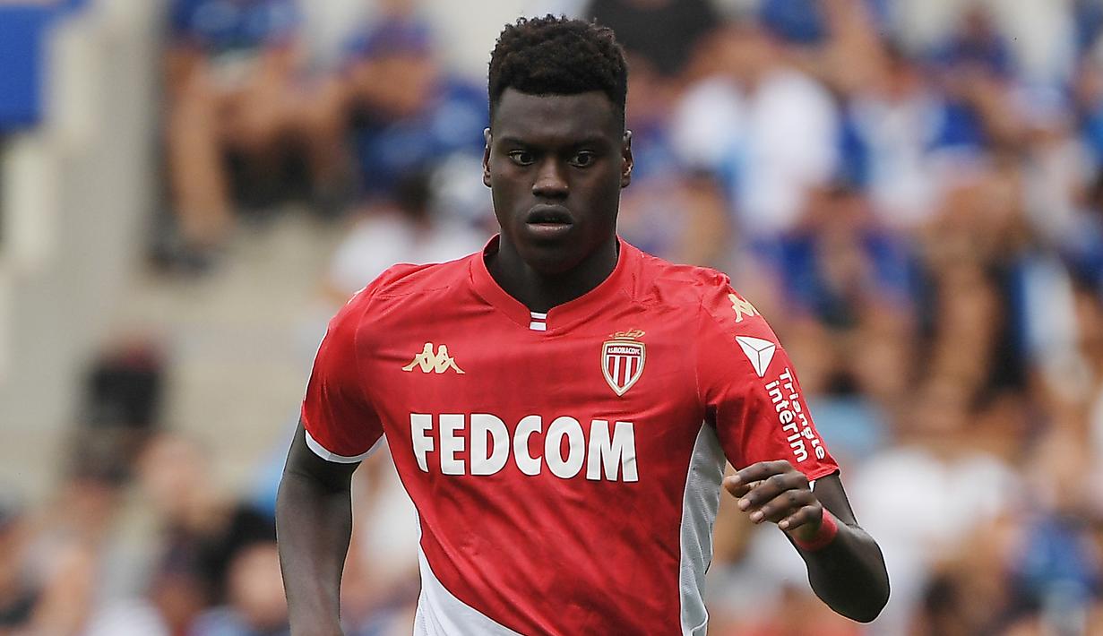 4. Benoit Badiashile (AS Monaco) - Chelsea memiliki kombinasi yang bagus di lini pertahanan dengan memainkan Kurt Zouma dan Fikayo Tomori. Namun Chelsea bisa mempertimbangkan merekut jagoan baru AS Monaco, Benoit Badiashile, untuk menambah kekuatan lini belakang mereka.(AFP/Frederick Florin)