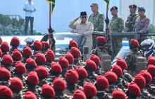 VIDEO: Tatapan Sangar Melotot Ribuan Pasukan TNI, Gagah Depan Prabowo Cek Pasukan di Atas Maung