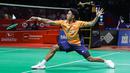 Aksi Alwi Farhan saat melawan wakil India, Ayush Shetty pada babak 32 besar Indonesia Masters 2026 di Istora Senayan, Jakarta, Rabu (21/1/2026). (Bola.com/Abdul Aziz)