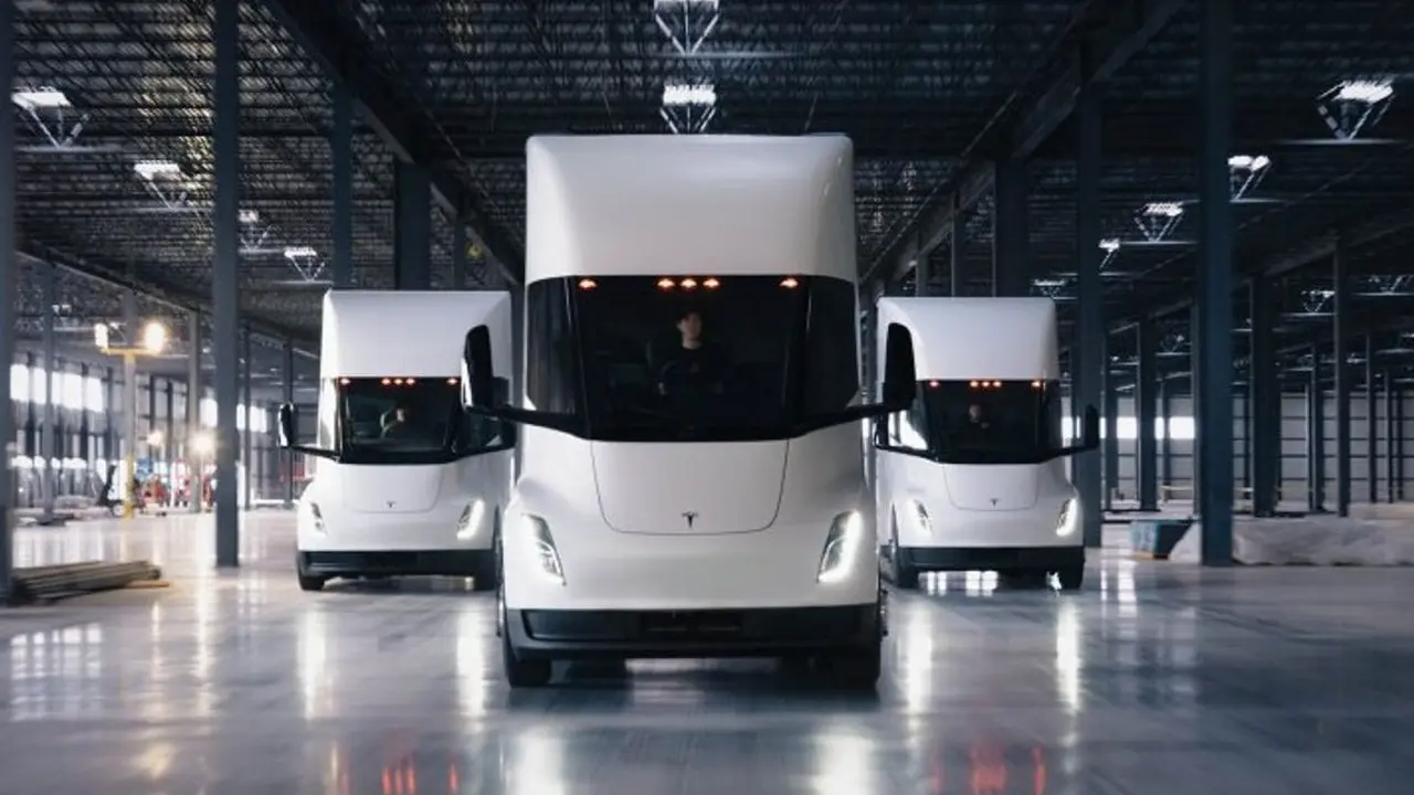 Penantian Panjang Berakhir, Tesla Mulai Produksi Truk Listrik Semi di Nevada (ArenaEV)