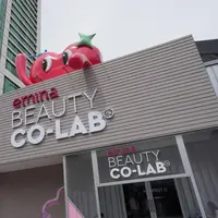 Brand kecantikan yang dikenal dengan karakter cerah dan fun ini resmi meluncurkan Emina Beauty Co-Lab, sebuah co-creation experience interaktif pertama di Indonesia, yang digelar di The Space, Senayan City. [Dok/EMINA].