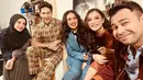 BBB dan Melly Goeslaw pemotretan (Sumber: Instagram/raffinagita1717)