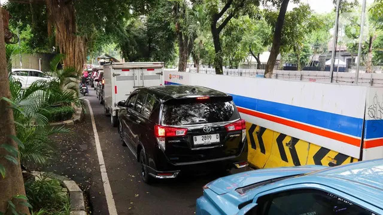 Tak Kunjung Kelar, Seperti Ini Suasana Sekitar Proyek Galian di Kawasan Cikini