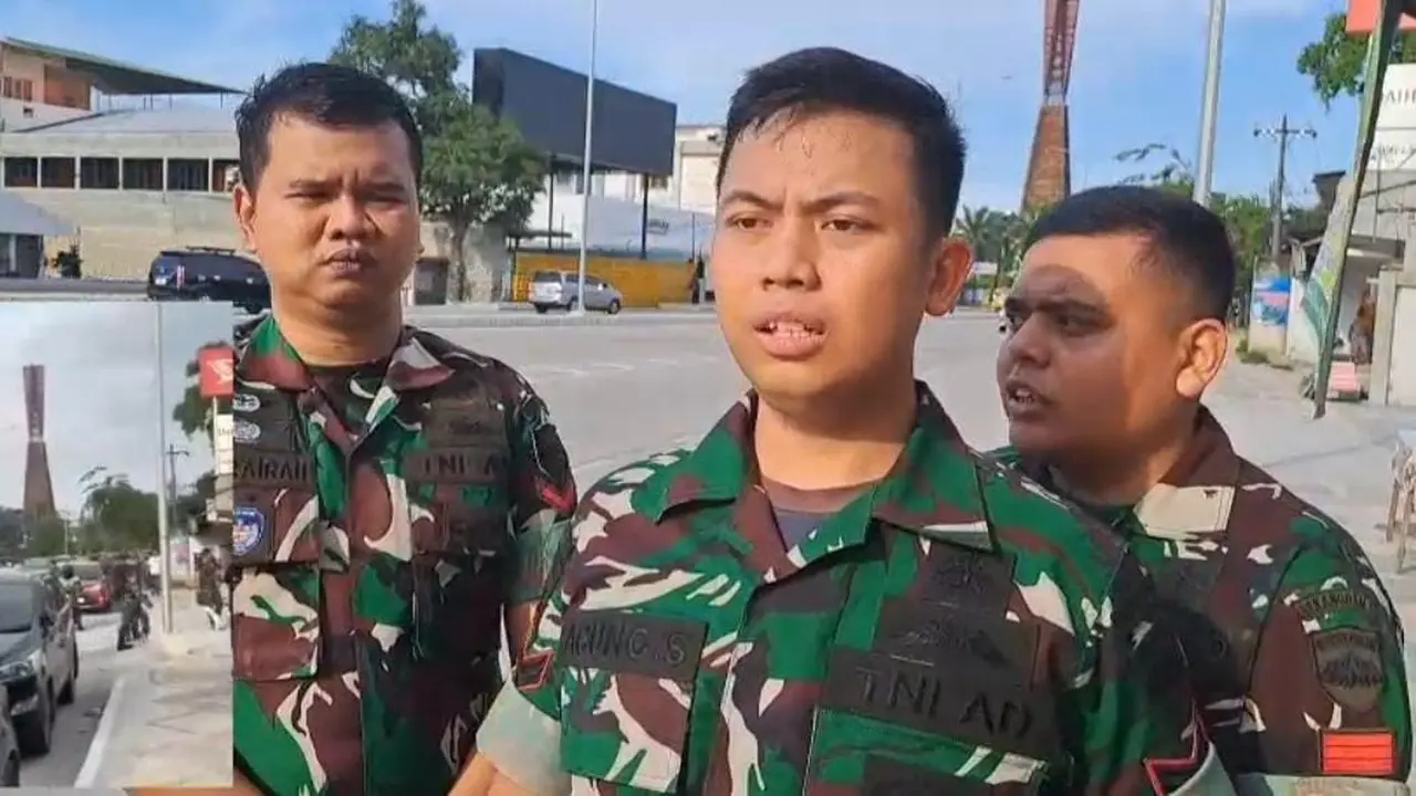 Tiga personel TNI dari Kodam I/Bukit Barisan membubarkan konvoi diduga geng motor di kawasan Jalan Gatot Subroto, Medan, Minggu (18/5/2025) (Istimewa)