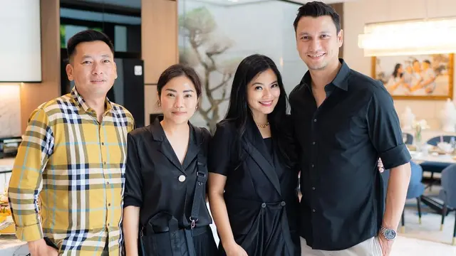 Titi Kamal, Christian Sugiono dan kolega. (Foto: Dok. Instagram @titi_kamall)