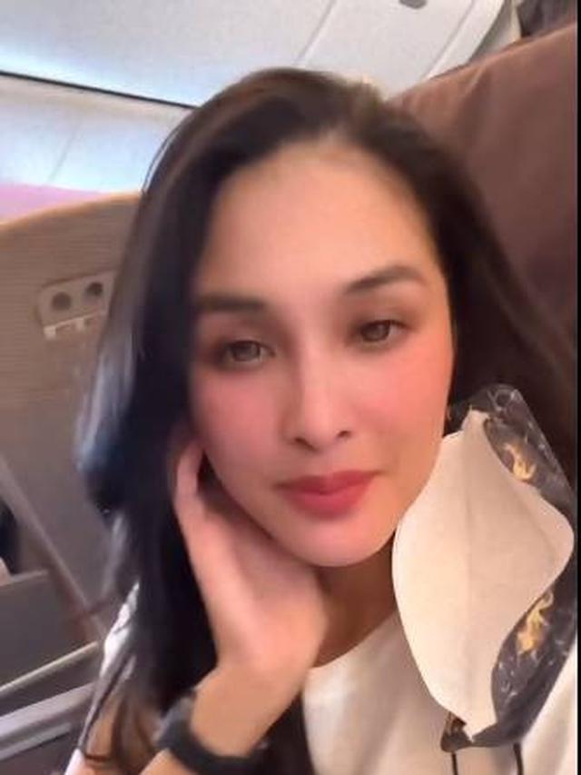 Usai Liburan Keluarga, Ini 7 Momen Sandra Dewi Kencan Bareng Suami di Singapura