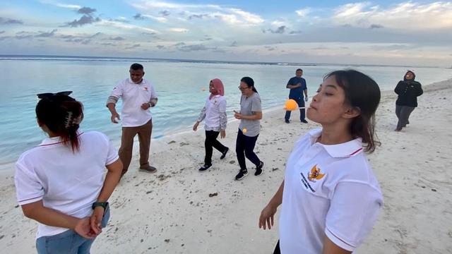WNI di Maldives merayakan lomba 17 Agustus bersama Dubes RI di Kolombo, Dewi Gustina Tobing.