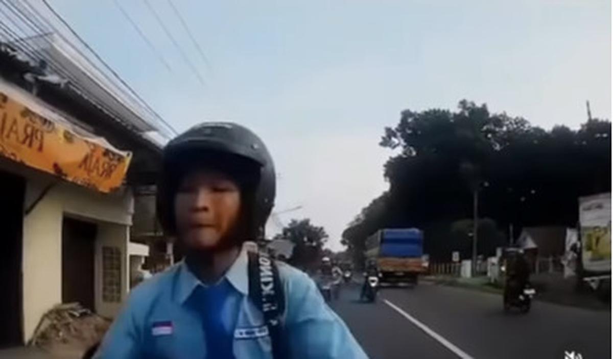 Tak Sengaja Tabrak Mobil<br>