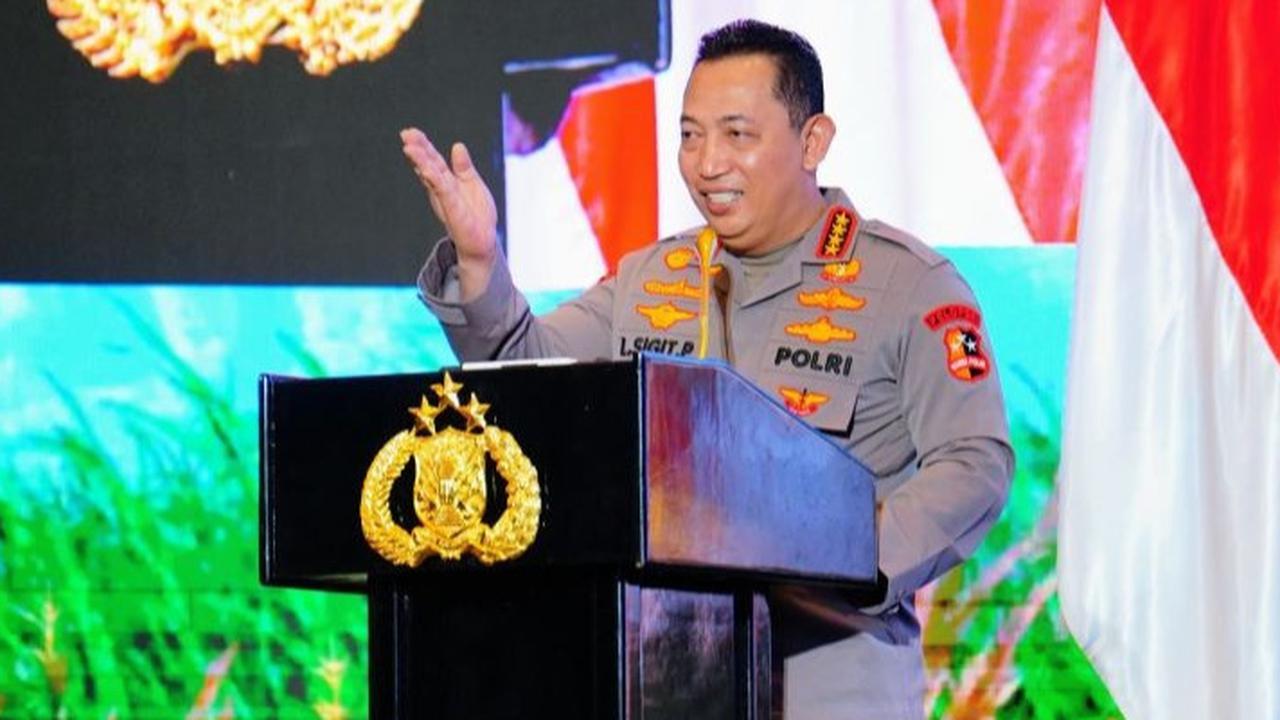 VIDEO: Sikap Hormat Kapolri Berkaca-Kaca Lepas Trio Jenderal Senior, Kapolda Jatim Jadi Bintang 3