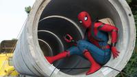 Aksi Tom Holland saat memerankan karakter Spiderman di film `Spider-Man: Homecoming.`. Film ini menceritakan seorang pelajar SMA yang mendapatkan kekuatan akibat terkena gigitan laba-laba transgenic. (Chuck Zlotnick/Columbia Pictures-Sony via AP)