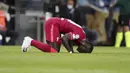 Di penghujung babak pertama Liverpool mencetak gol kedua untuk unggul 2-0 melalui Sadio Mane usai menerima umpan dari James Milner. (AP/Luis Vieira)