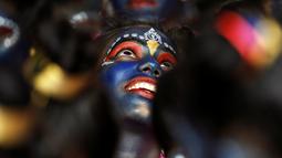 Seorang siswa ikut berpartisipasi jelang perayaan Festival Janmashtami yang menandai ulang tahun kelahiran Dewa Krishna di Mumbai, India (23/08). Dewa Krishna anak kedelapan dari putri Devaki dan suaminya, Vasudev, Raja Yadus. (REUTERS/Danish)