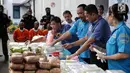 Badan Narkotika Nasional (BNN) mengungkap peredaran gelap narkotika jaringan Malaysia-Aceh di Jakarta, Kamis (9/11). Dalam pengungkapan ini BNN menyita 220,78 kg sabu, 8.500 butir pil ekstasi dan 10.000 butir Happy Five. (Liputan6.com/Faizal Fanani)