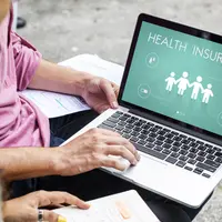 Simak kiatnya agar THR bisa dipakai secara lebih bermanfaat untuk kesehatan. (Foto: Unsplash)