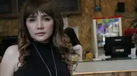 Shinta Bebi Beberkan Kedekatannya dengan Vicky Prasetyo