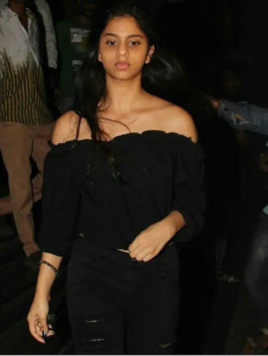 “Tak bisa diragukan lagi, untuk beberapa tahun ke depan ia akan dilirik oleh seorang sutradara, terlepas dari bakat yang dimilikinya,” tulis salah satu warga net di kolom komentar. (Instagram/suhana_khan3)