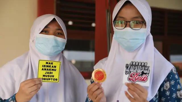 Ganjar Lantik Siswa-Siswi SMA jadi Agen Antikorupsi Jateng