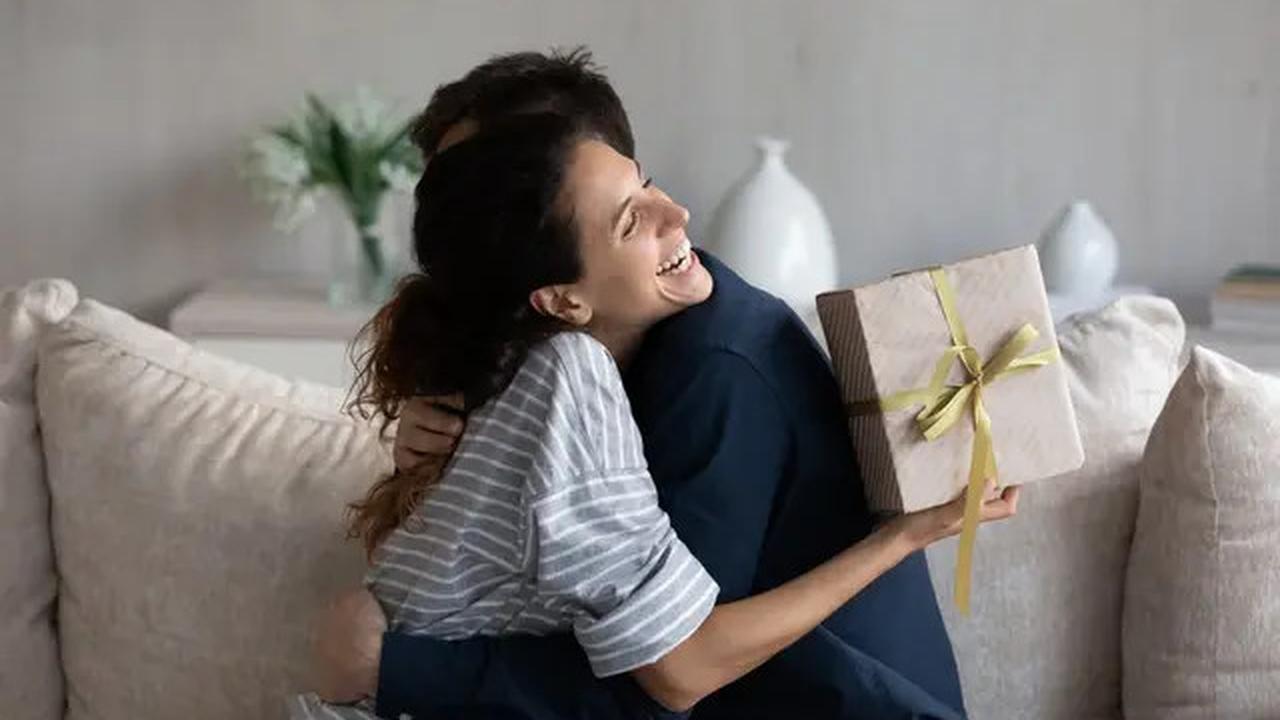 Cara Mengetahui Gebetan Menyukai Kamu, Simak Sinyal yang Diberikan Ini