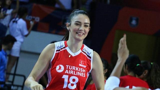 11 Potret Zehra Gunes, Atlet Voli Turki yang Kecantikannya Jadi Sorotan di Olimpiade Tokyo