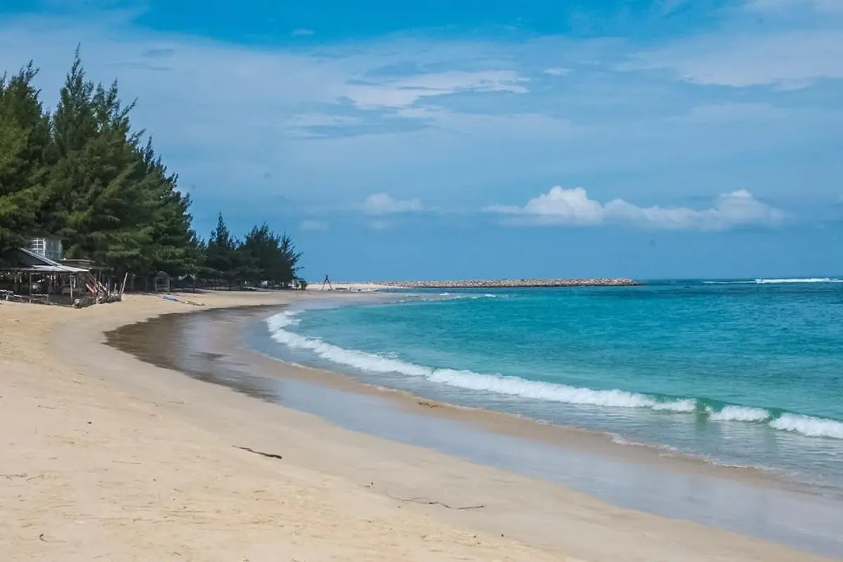 Kunjungi Pantai Lampuuk Aceh, Sandiaga Uno Minta Wisata Olahraga Dikembangkan