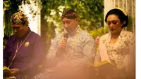 6 Potret Tommy Soeharto dan Tata Cahyani Dampingi Darma Mangkuluhur di Momen Sungkeman