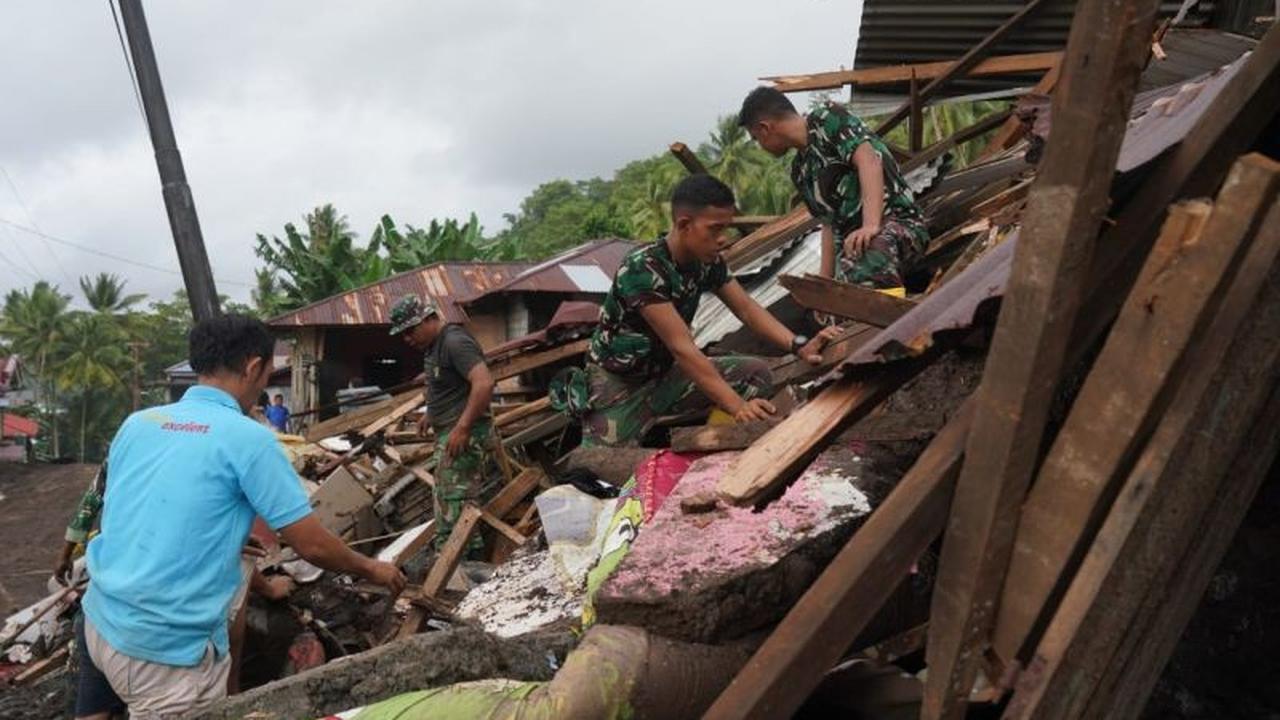 Kodam Merdeka Sitaro: Prajurit Bergerak Cepat Pulihkan Pascabanjir Bandang