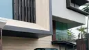 BMW E30 Coupe dan Mercedes-Benz S320 W140. (Source: Instagram/@ariefmuhammad)