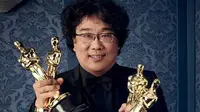 Bong Joon-ho sukses sabet 4 piala di Oscars dengan film Parasite. (Sumber: Los Angeles Time)