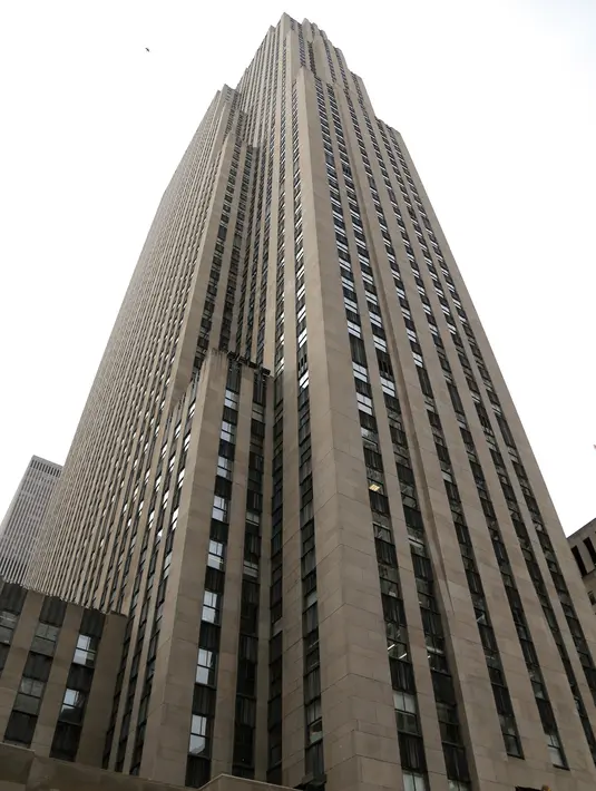 Bangunan yang merupakan kantor pengacara pribadi Donald Trump, Michael Cohen di New York, Senin (9/4). FBI menggeledah kantor serta kediaman Cohen dan menyita salah satu dokumen terkait nota pembayaran ke bintang porno Stormy Daniels. (AP/Seth Wenig)