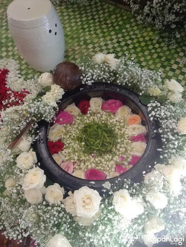 8 Potret Dekorasi Pengajian dan Siraman Lesty Kejora dan Rizky Billar, Penuh Bunga