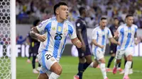 Timnas Argentina mengalahkan Ekuador dengan skor 4-2 lewat adu penalti, setelah bermain imbang 1-1 selama 90 menit di NRG Stadium, Houston, Texas, Jumat (5/7/2024) pagi WIB. Hasil itu membuat Argentina lolos ke semifinal. (AP Photo/Mike Wyke)