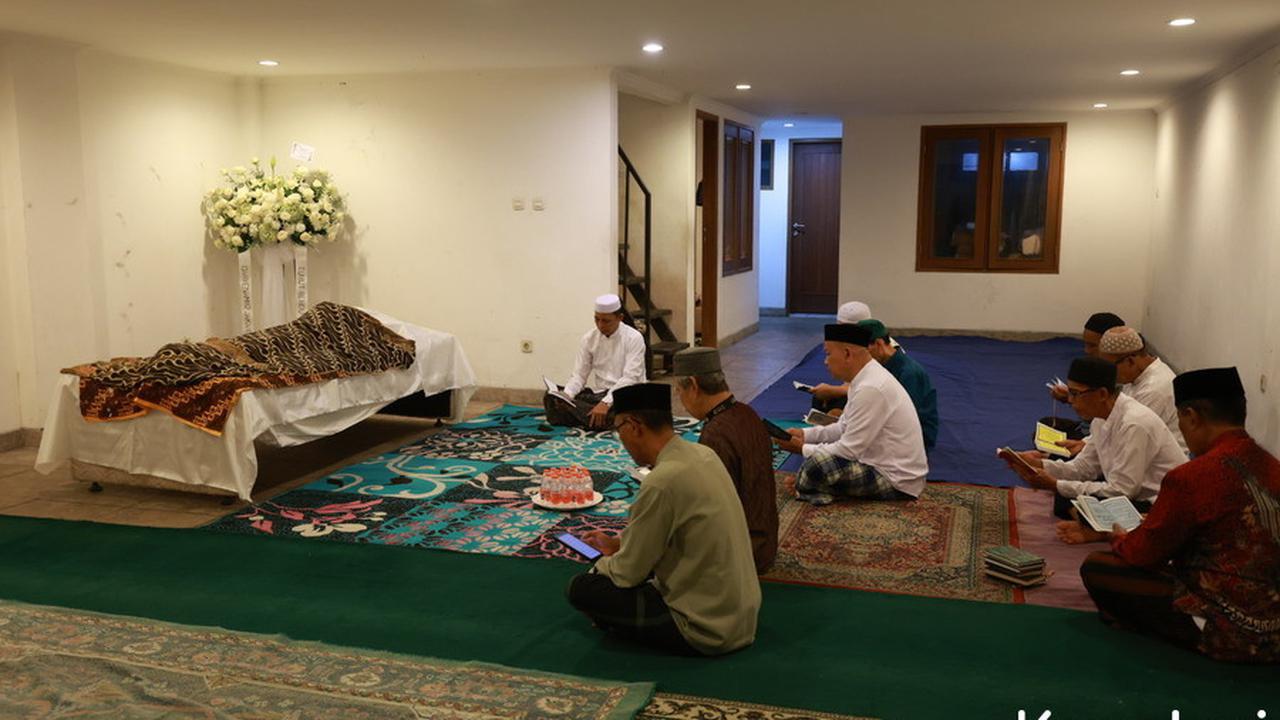 7 Potret Suasana Rumah Duka Penyanyi Irianti Erningpraja, Addie MS hingga Dewa Budjana Datang Melayat
