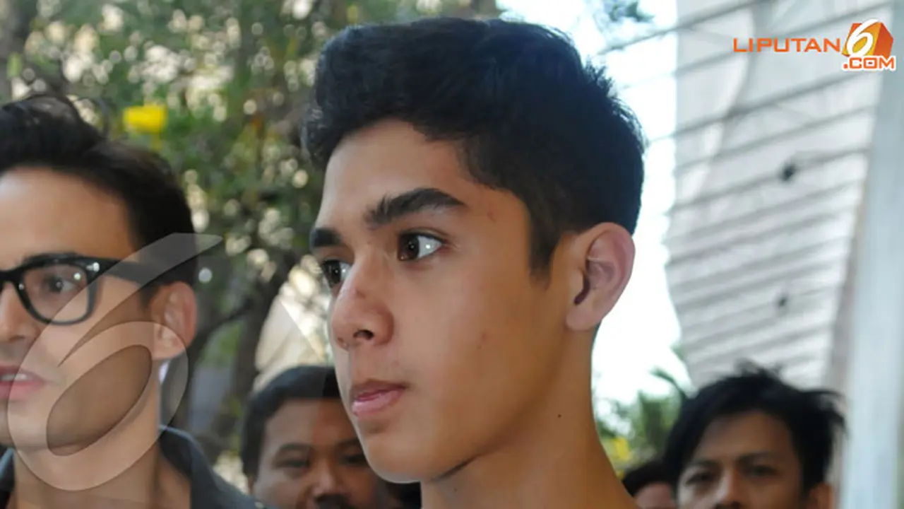 al-ahmad-dhani-2-131122b.jpg