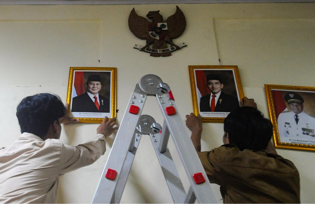 Murid sekolah pasang foto Presiden Prabowo di ruang kelas