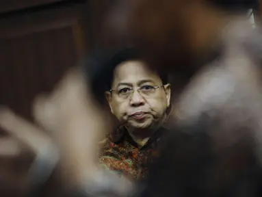 Terdakwa dugaan korupsi proyek e-KTP, Setya Novanto menyimak keterangan saksi pada sidang lanjutan di Pengadilan Tipikor, Jakarta, Kamis (8/3). Sidang mendengar keterangan saksi-saksi. (Liputan6.com/Helmi Fithriansyah)