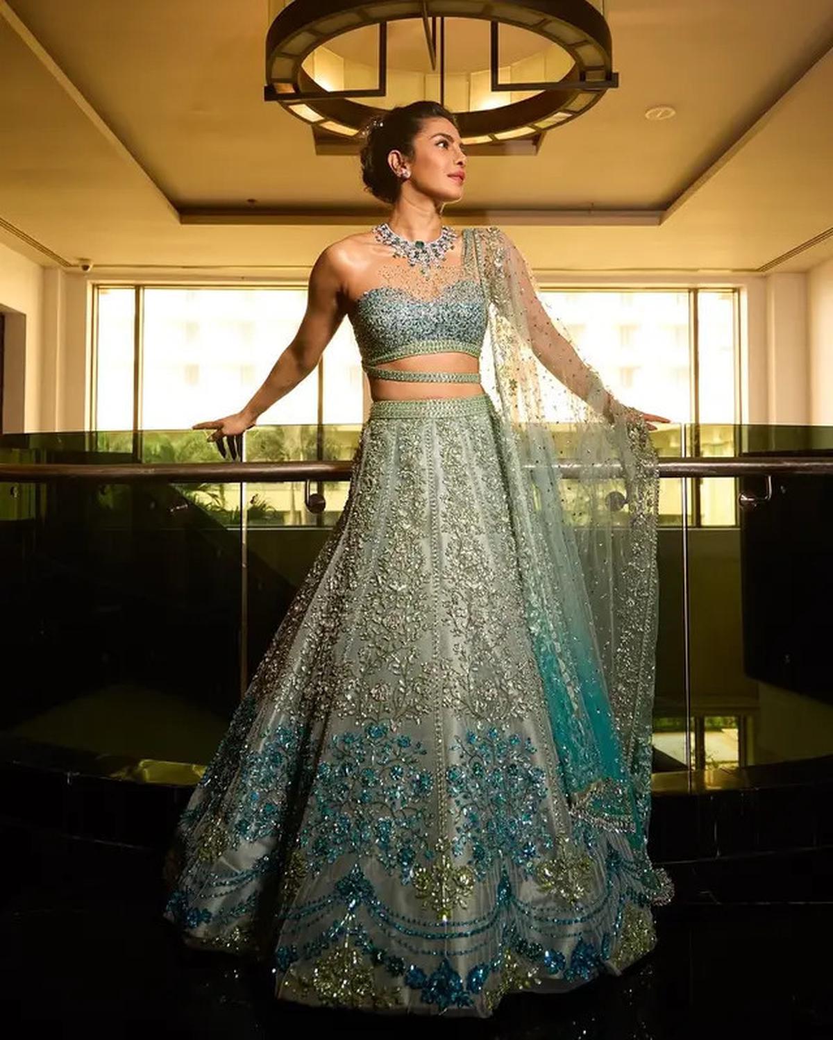 6 Potret Penampilan Priyanka Chopra di Rangkaian Pernikahan Sang Adik, Memukau