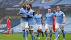 Gelandang Manchester City, Bernardo Silva (kedua dari kiri) melakukan selebrasi usai mencetak gol pertama timnya ke gawang Birmingham City dalam laga babak ke-3 Piala FA 2020/21 di Etihad Stadium, Minggu (10/1/2021). Manchester City menang 3-0 atas Birmingham City. (AFP/Oli Scarff/Pool)