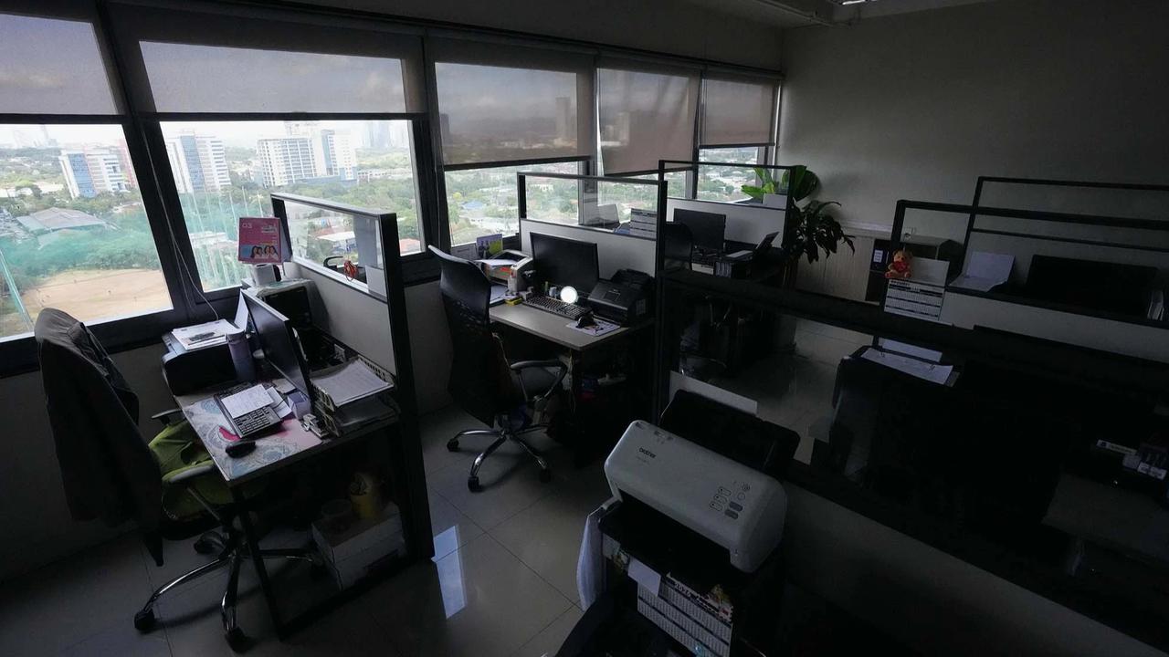 FOTO: Kantor Pemerintah Manila Kosong Akibat Krisis BBM
