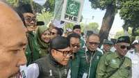 Ketua Umum Partai Kebangkitan Bangsa (PKB) Muhaimin Iskandar atau Cak Imin tiba di KPU untuk mendaftarkan bakal caleg Pemilu 2024, Sabtu (13/5/2023). (Liputan6.com/Muhammad Radityo Priyasmoro)