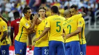Pemain Brasil merayakan kemenangan atas Haiti (Reuters)